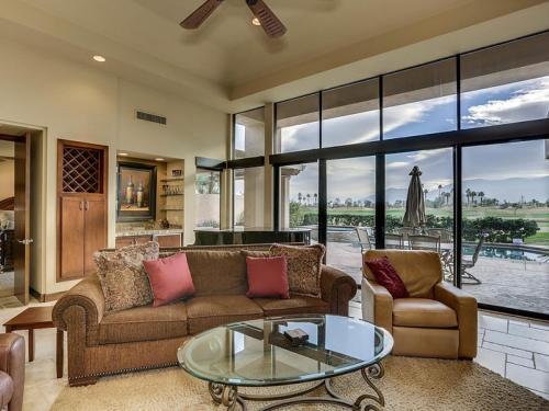 Escape to Luxury at PGA West - image 2