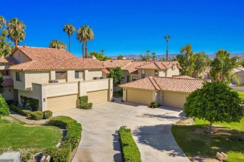 PRESIDENTIAL SUITE MOUNTAIN/LAKE VIEWS w/HEATED POOLS- PGA WEST - image 4