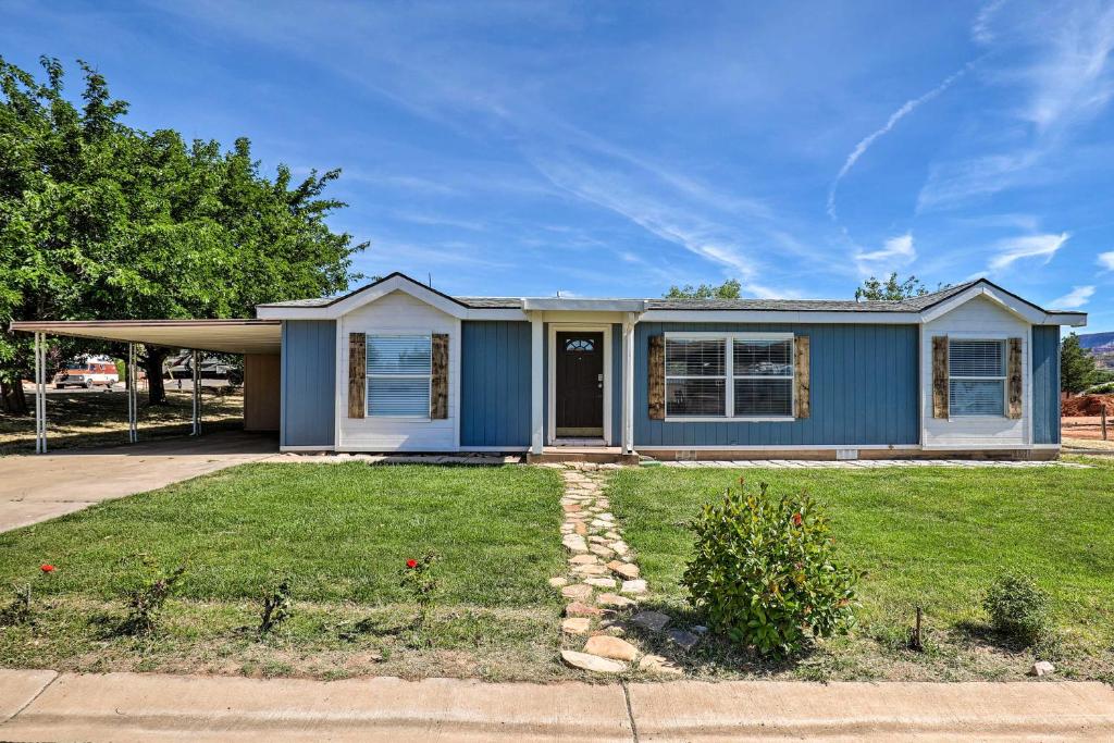 La Verkin Home with Yard Covered Patio and Grill - main image