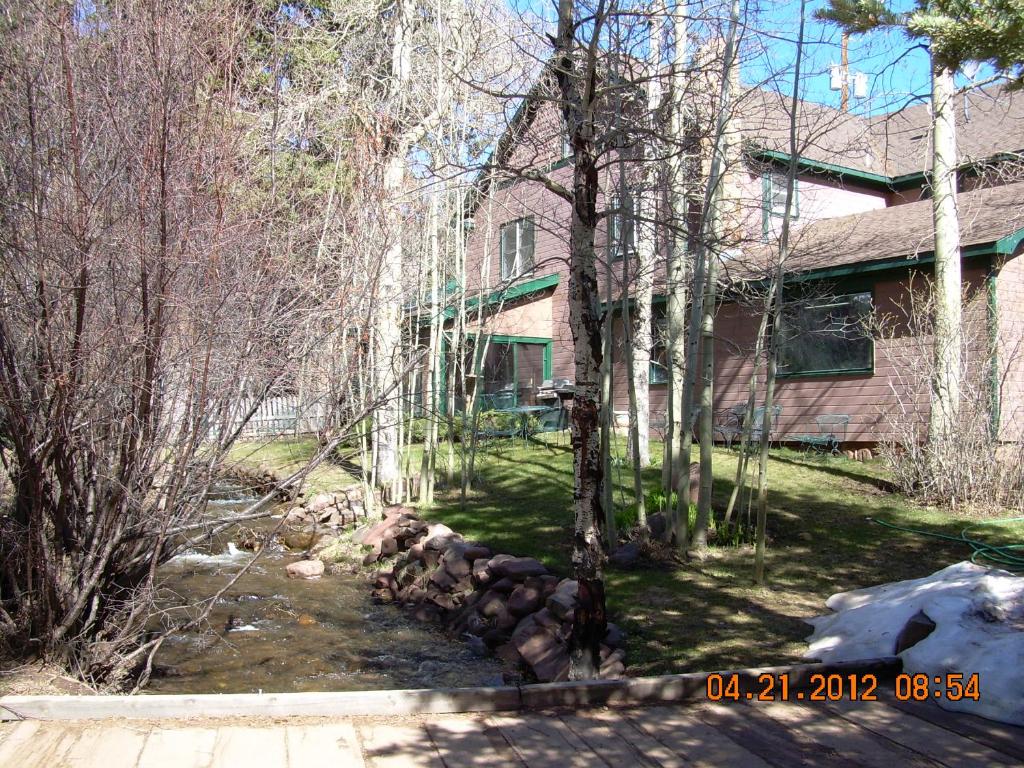 Dodgeton Creek Inn - image 2