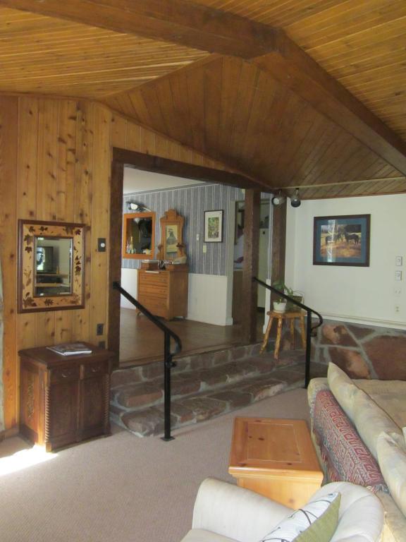 Dodgeton Creek Inn - image 7