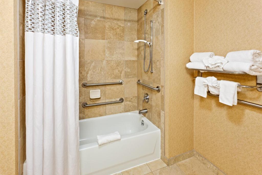 Hampton Inn & Suites Omaha Southwest-La Vista - image 4