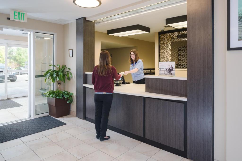 Candlewood Suites Olympia - Lacey an IHG Hotel - image 2