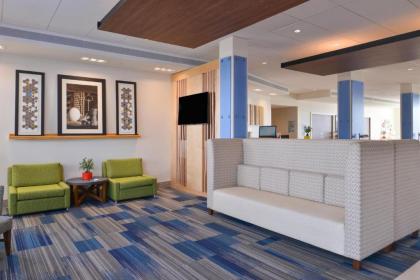 Holiday Inn Express and Suites Wildwood The Villages - image 12