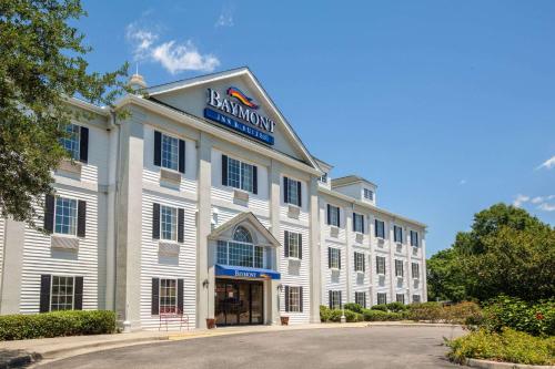 Baymont by Wyndham Lafayette Airport - main image