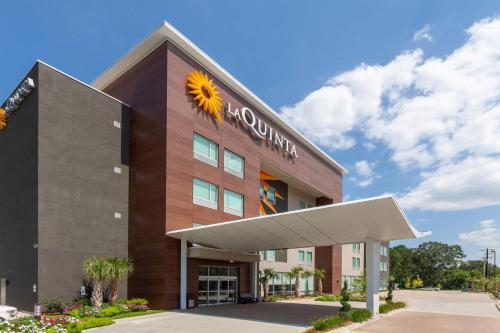 La Quinta Inn & Suites by Wyndham Lafayette Oil Center - main image