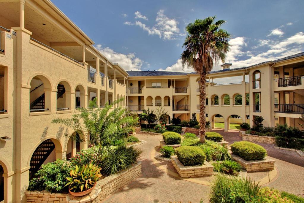 Lakeside Serenity 3221 - Serene Condo on Lake Travis - image 2