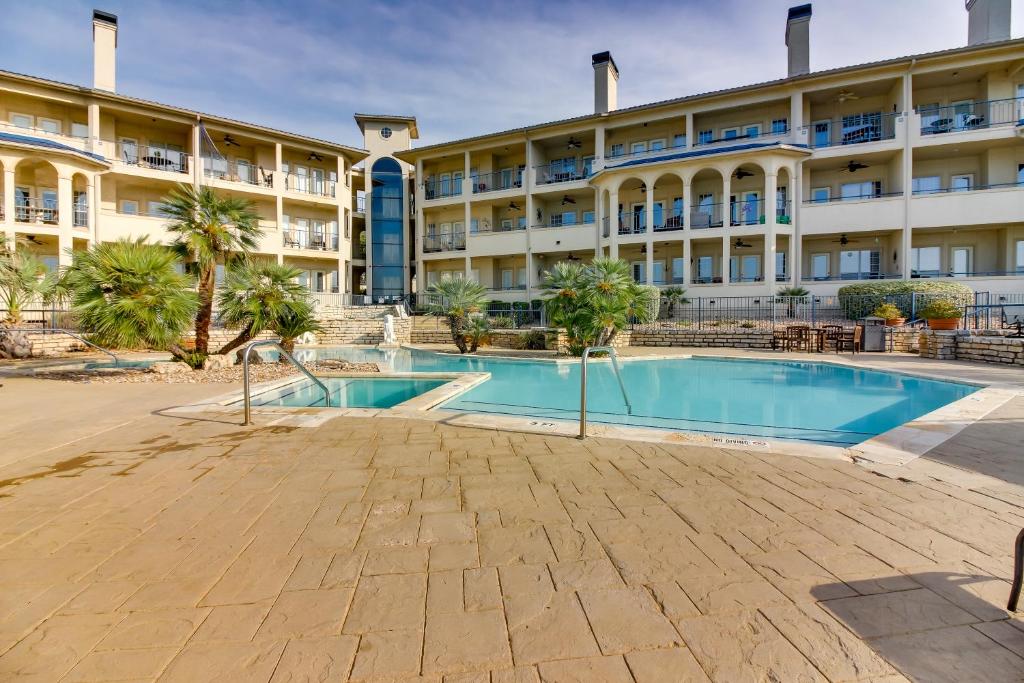 The Island on Lake Travis #3107 - 2 Bed 2 Bath Apartment in Lago Vista - image 2