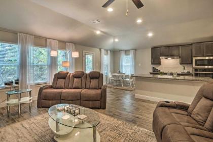 Bright Lago Vista Home - Walk to Lake Travis! - image 3