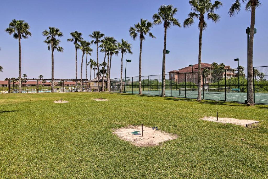 Condo on Golf Course 10 Mi to South Padre Island! - image 4