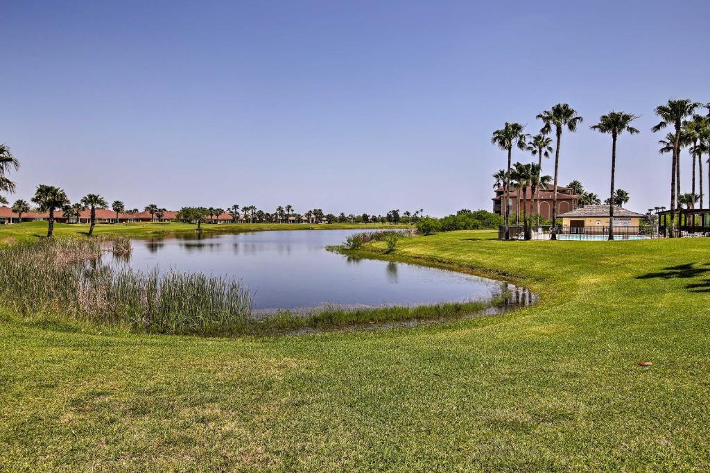 Condo on Golf Course 10 Mi to South Padre Island! - image 5