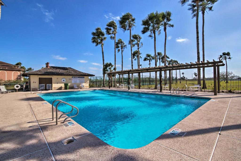 Condo on Golf Course 10 Mi to South Padre Island! - image 6