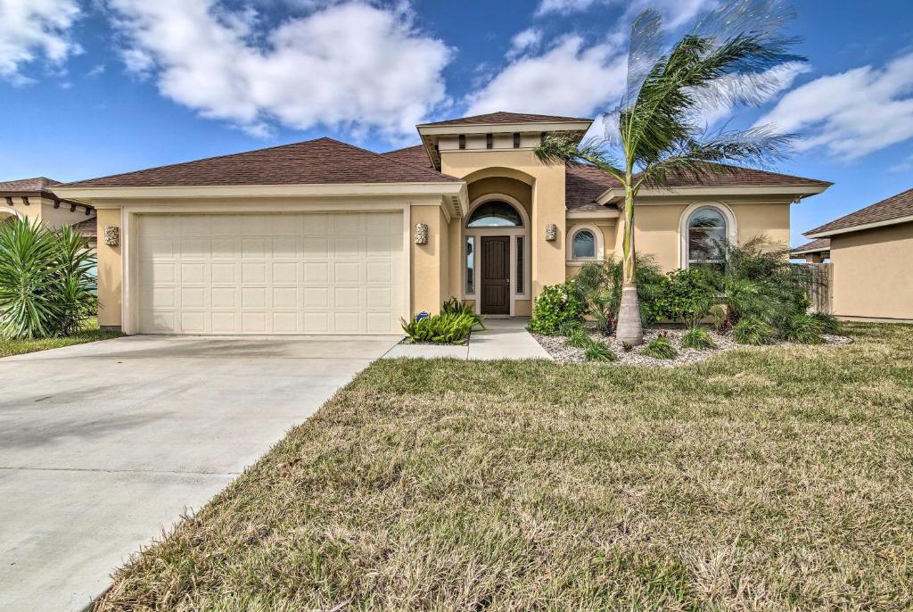 South Padre Home with Saltwater Pool Near Golf! - image 3