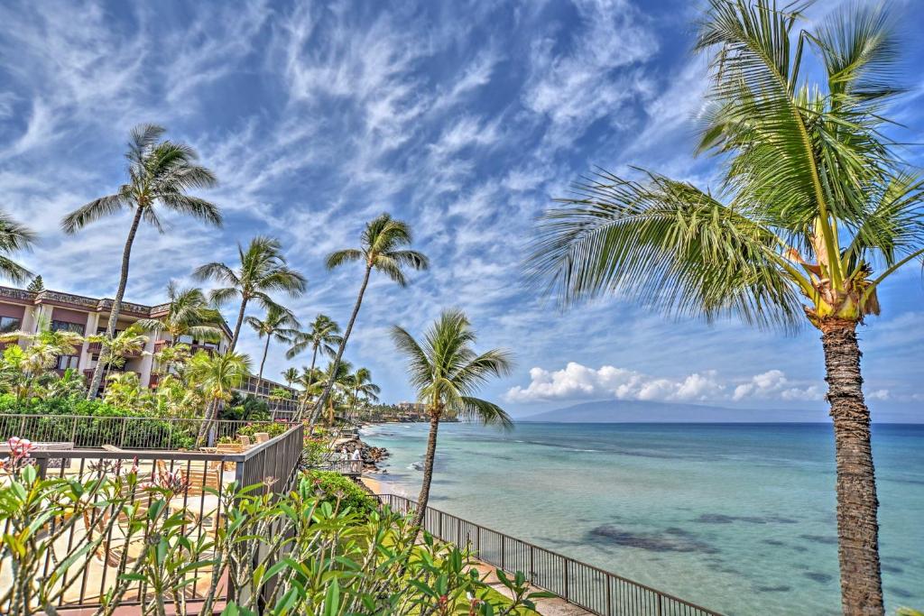 Oceanfront Lahaina Condo with Balcony and Pool Access! - image 3