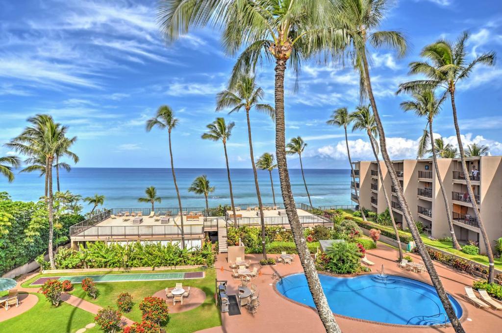 Oceanfront Lahaina Condo with Balcony and Pool Access! - image 4