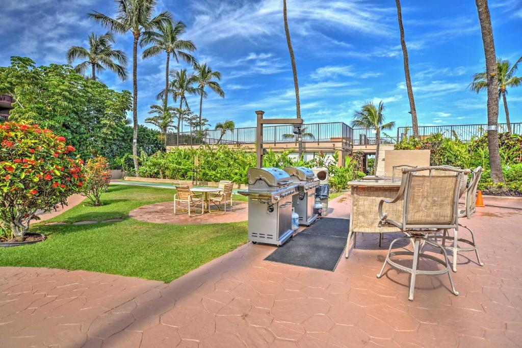 Oceanfront Lahaina Condo with Balcony and Pool Access! - image 5