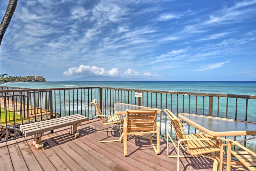 Oceanfront Lahaina Condo with Balcony and Pool Access! - image 6