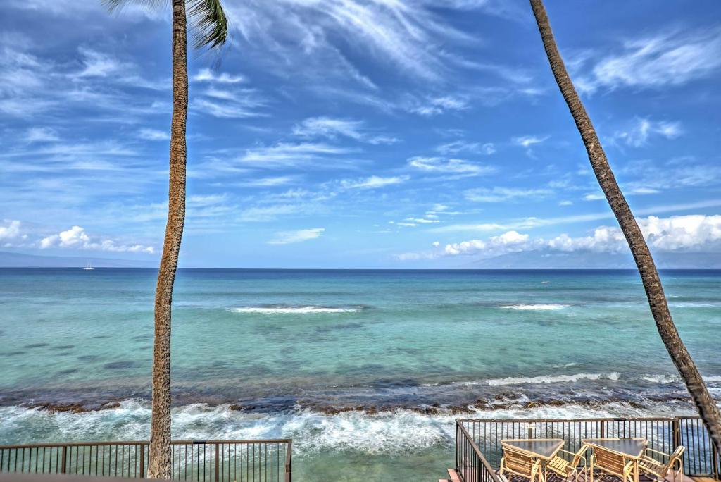 Oceanfront Lahaina Condo with Balcony and Pool Access! - image 7