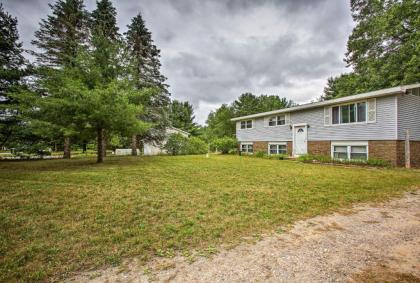 Cozy Lake Ann Apt Near Platte River and Long Lake! - image 8