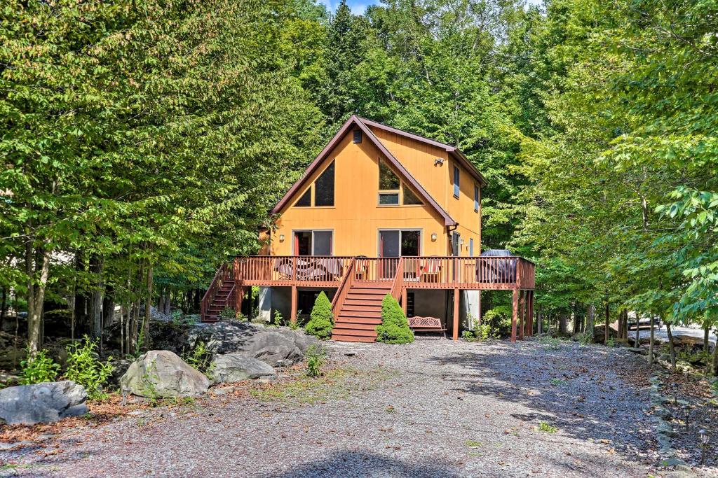 Mountain Cabin with Deck Near Year-Round Recreation! - image 5