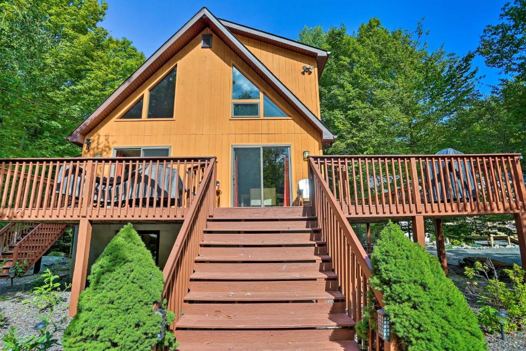 Mountain Cabin with Deck Near Year-Round Recreation! - image 6