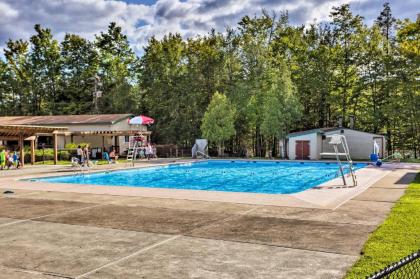 Mountain Cabin with Deck Near Year-Round Recreation! - image 8