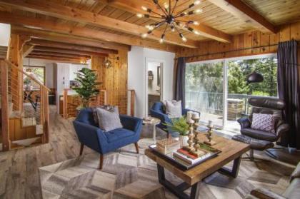 WHISPERING PINE Modern Luxe 3 Level 2000 sqft 2 Decks View In Village - image 1