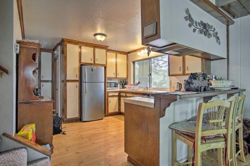 Lake Arrowhead Cabin with Lush Yard about 5Mi to Village! - image 4