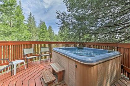 Cozy Lake Arrowhead Cabin with Hot tub and Deck Cedar Glen California