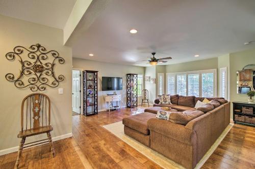 Lake Arrowhead Home with Fireplace and Game Room! - image 4