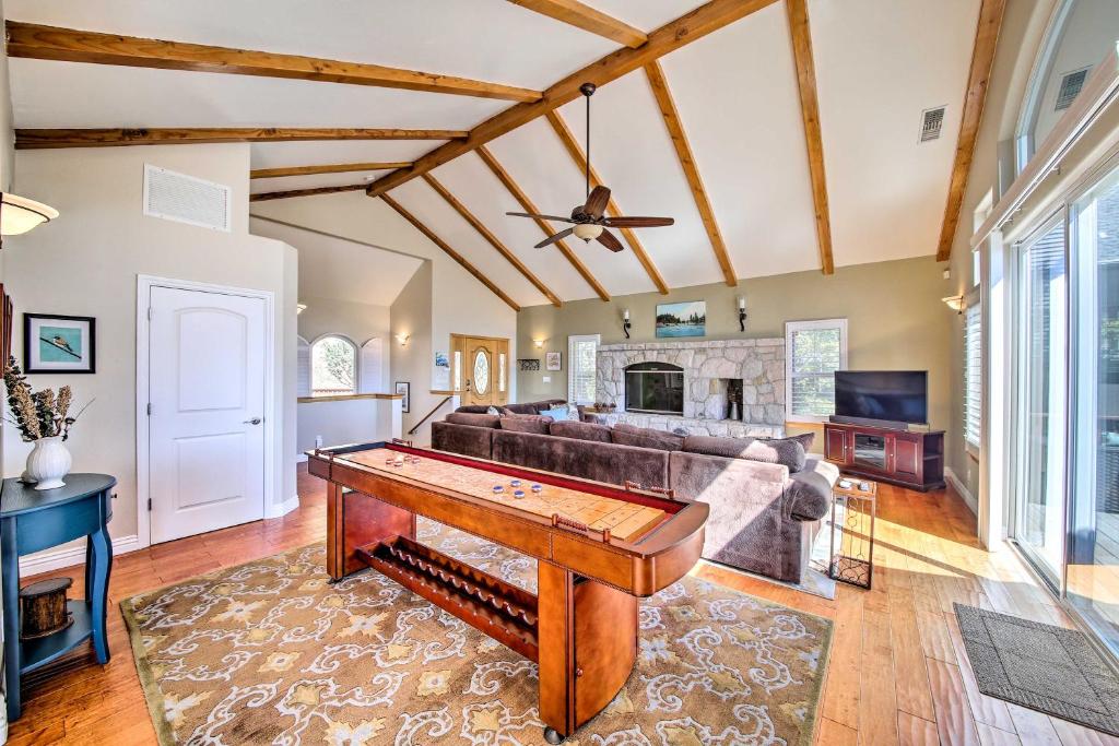 Mountain Gem with Game Room 5 Mi to Lake Arrowhead! - image 6