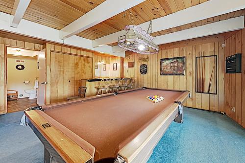 New Listing! Spacious Lakeside Retreat - Game Room home - image 4