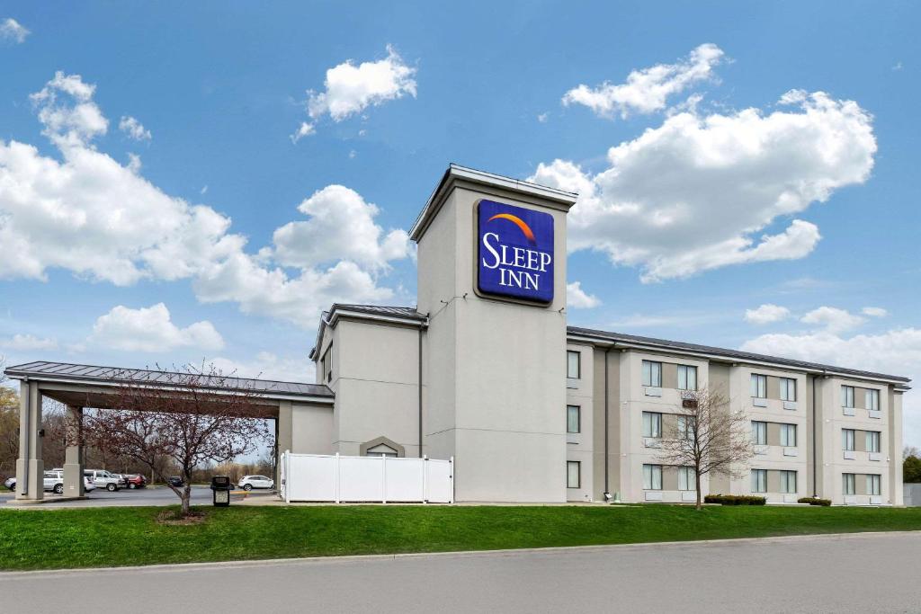 Sleep Inn near Great Lakes Naval Base - image 5