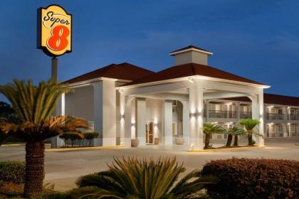 Super 8 by Wyndham Lake Charles Northeast - image 4