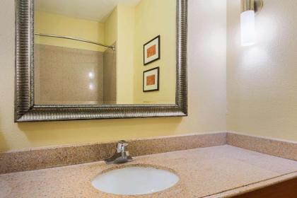 Comfort Suites Lake Charles - image 11