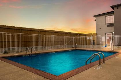 Red Roof Inn & Suites Lake Charles - image 7