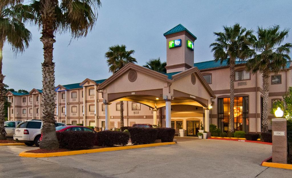 Holiday Inn Express Hotel and Suites Lake Charles an IHG Hotel - main image