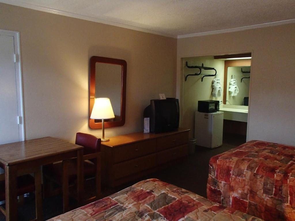 Sunrise Inn Lake Charles - image 5