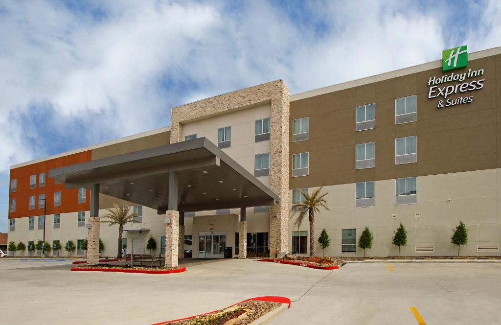 Holiday Inn Express & Suites Lake Charles South - main image