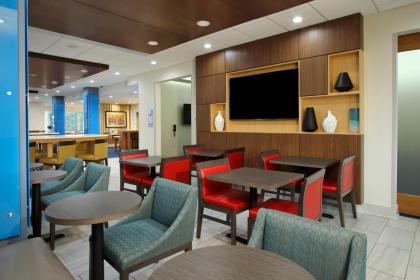 Holiday Inn Express & Suites Lake Charles South - image 2