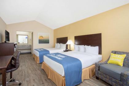 Days Inn by Wyndham Lake City - image 3