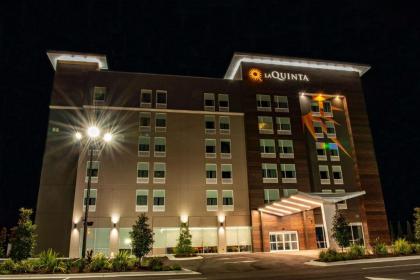 La Quinta Inn & Suites by Wyndham Lake City - image 10