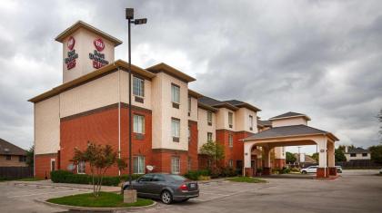 Best Western Plus Lake Dallas Inn & Suites - image 1