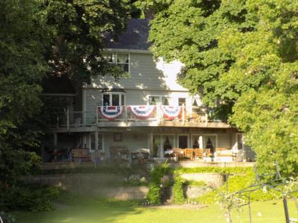 StoneWall House Lakeside Suite - image 1