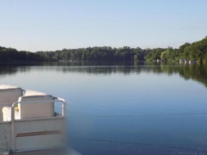 StoneWall House Lakeside Suite - image 4