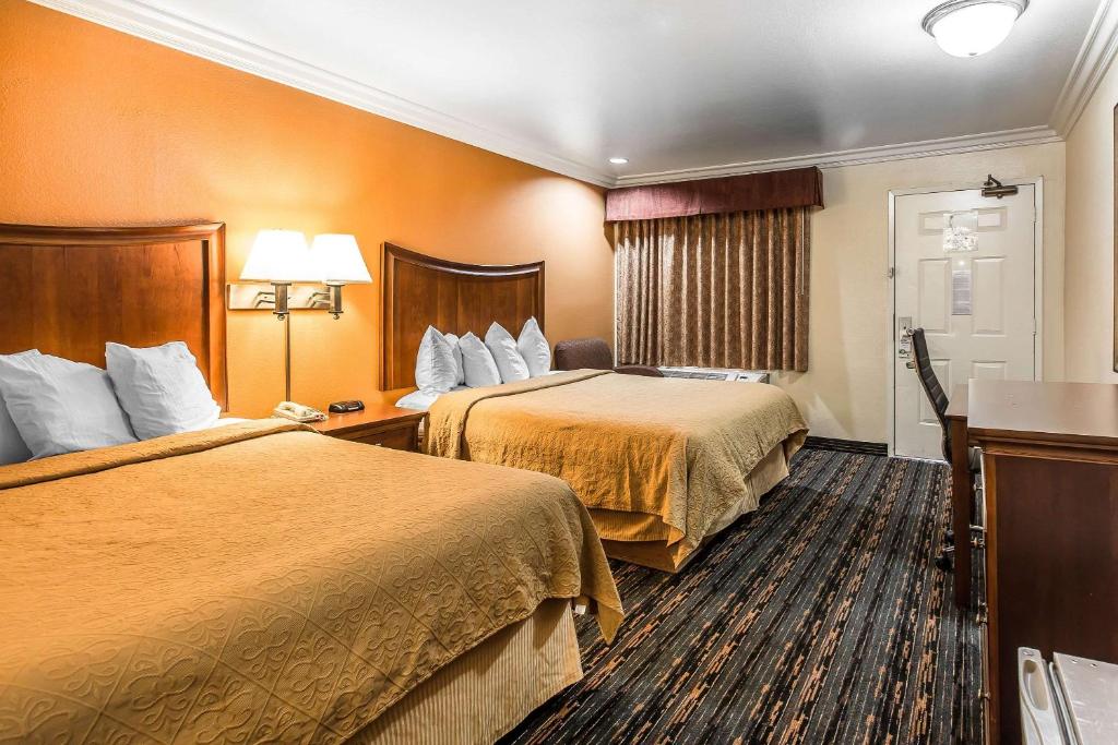 Quality Inn Lake Elsinore - image 2