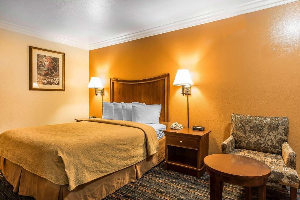 Quality Inn Lake Elsinore - image 3