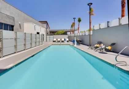 Hampton Inn Lake Forest - Irvine Spectrum CA - image 8