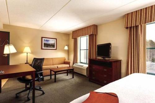 Hampton Inn & Suites Lake George - image 2