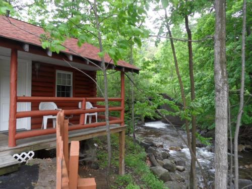 Seven Dwarfs Cabin - On The Brook Cabins - main image